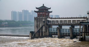 強降雨水位上漲 保安全緊急泄洪