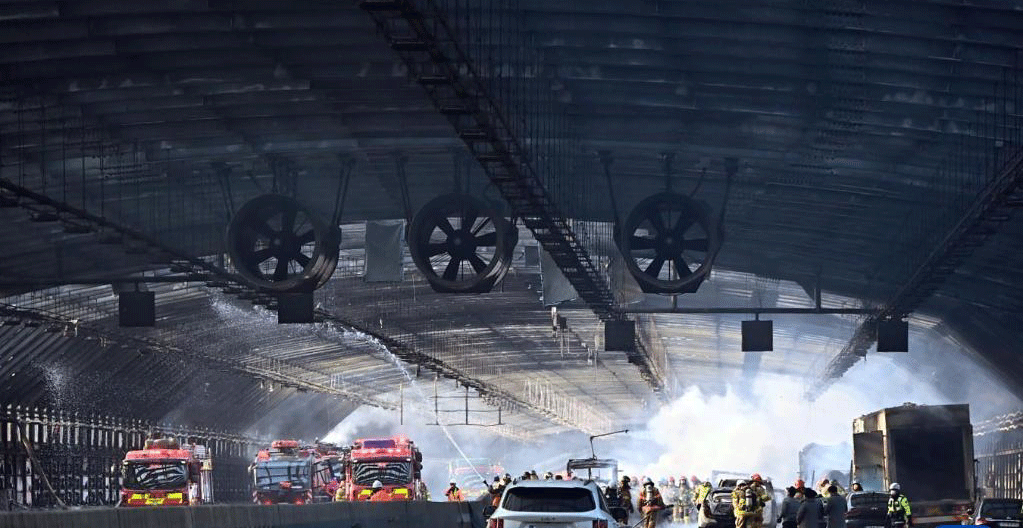 韓國高速公路車禍引發(fā)火災(zāi)致5人死亡