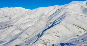 雪滿金山寒冬忙