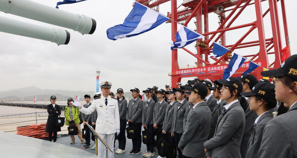 人民海軍開展主題活動紀(jì)念成立74周年