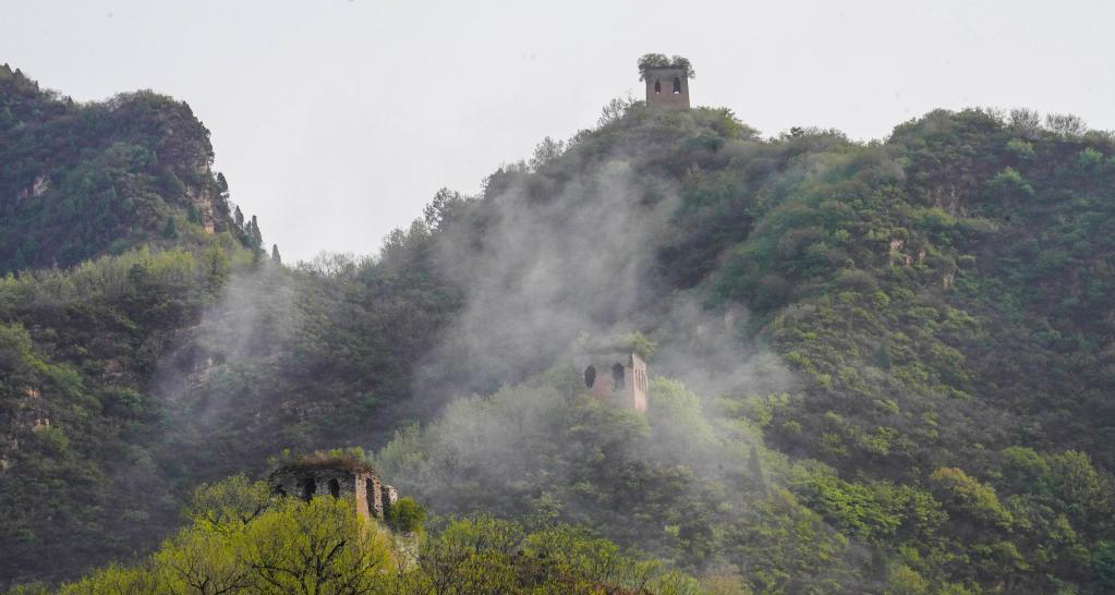 河北遷西：云霧長(zhǎng)城美如畫