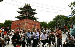 山西隰縣：大觀樓下紅歌會(huì)