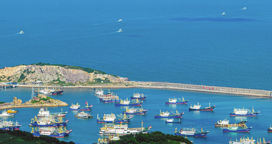 夏日漁港美麗畫卷