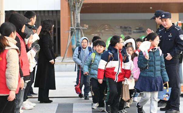 江蘇泰州：多方聯(lián)動(dòng) 共建平安校園